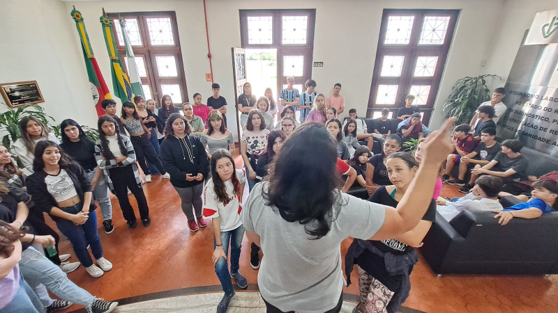 Ciência ao alcance de alunos de escolas públicas Secretaria da