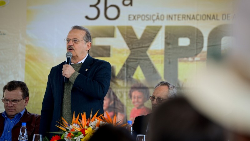 20130830150313governador-tarso-genro-participa-de-encontro-com-representantes-da-cadeia-produtiva-do-leite-no-rs-foto-tarli.jpg