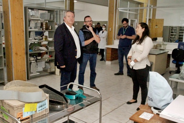 No Ceagro, em Porto Alegre, secretário conheceu laboratórios