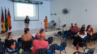 Reunião com profissionais de saúde