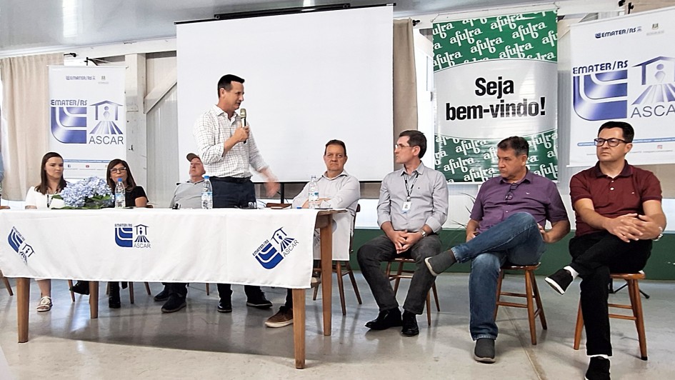 Secretário Clair Kuhn no Seminário de Irrigação em Rio Pardo