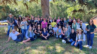 Mulheres reunidas no encontro "O estímulo ao empreendedorismo sustentável para mulheres", no CEFLOR em Santa Maria 